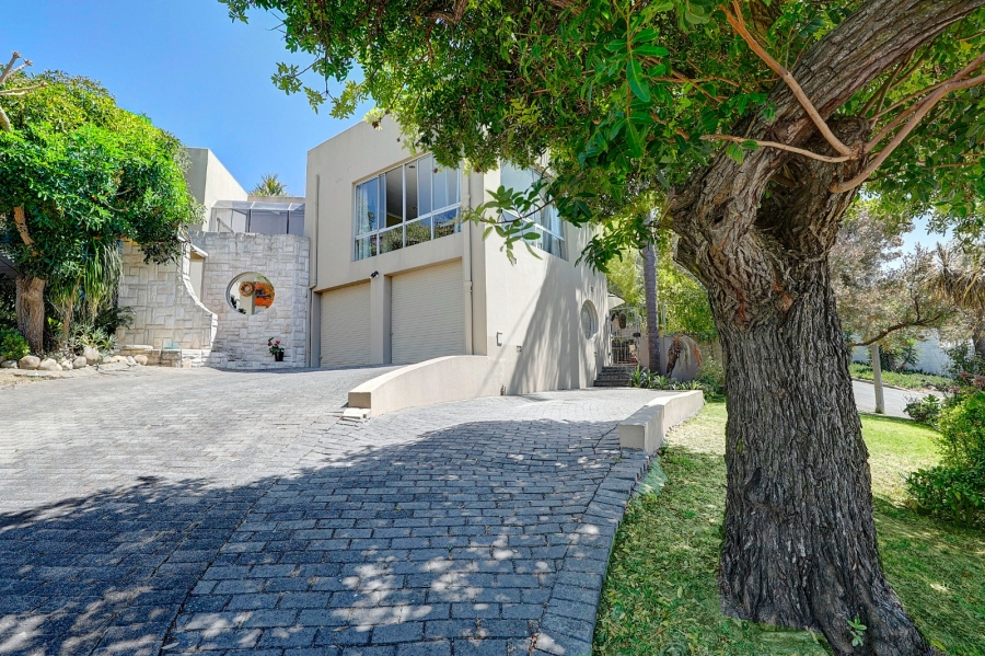 5 Bedroom Property for Sale in Loevenstein Western Cape